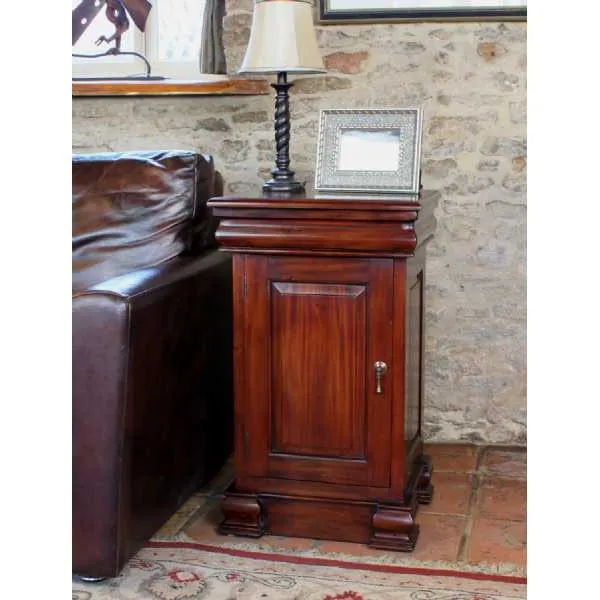 Mahogany Lamp Table Pot Cupboard Bedside Cabinet in Traditional Dark Wood Finish