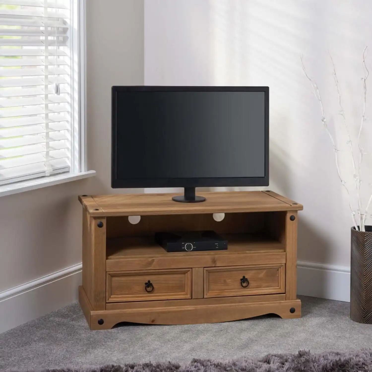 Corona Traditional Flat Screen TV Unit in Natural Solid Pine with Dovetail Drawers